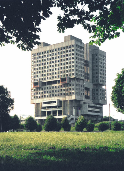 http://upload.wikimedia.org/wikipedia/commons/thumb/0/09/Dom_sovetov.jpg/436px-Dom_sovetov.jpg